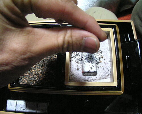 800px-Shoko_通夜焼香_4034566